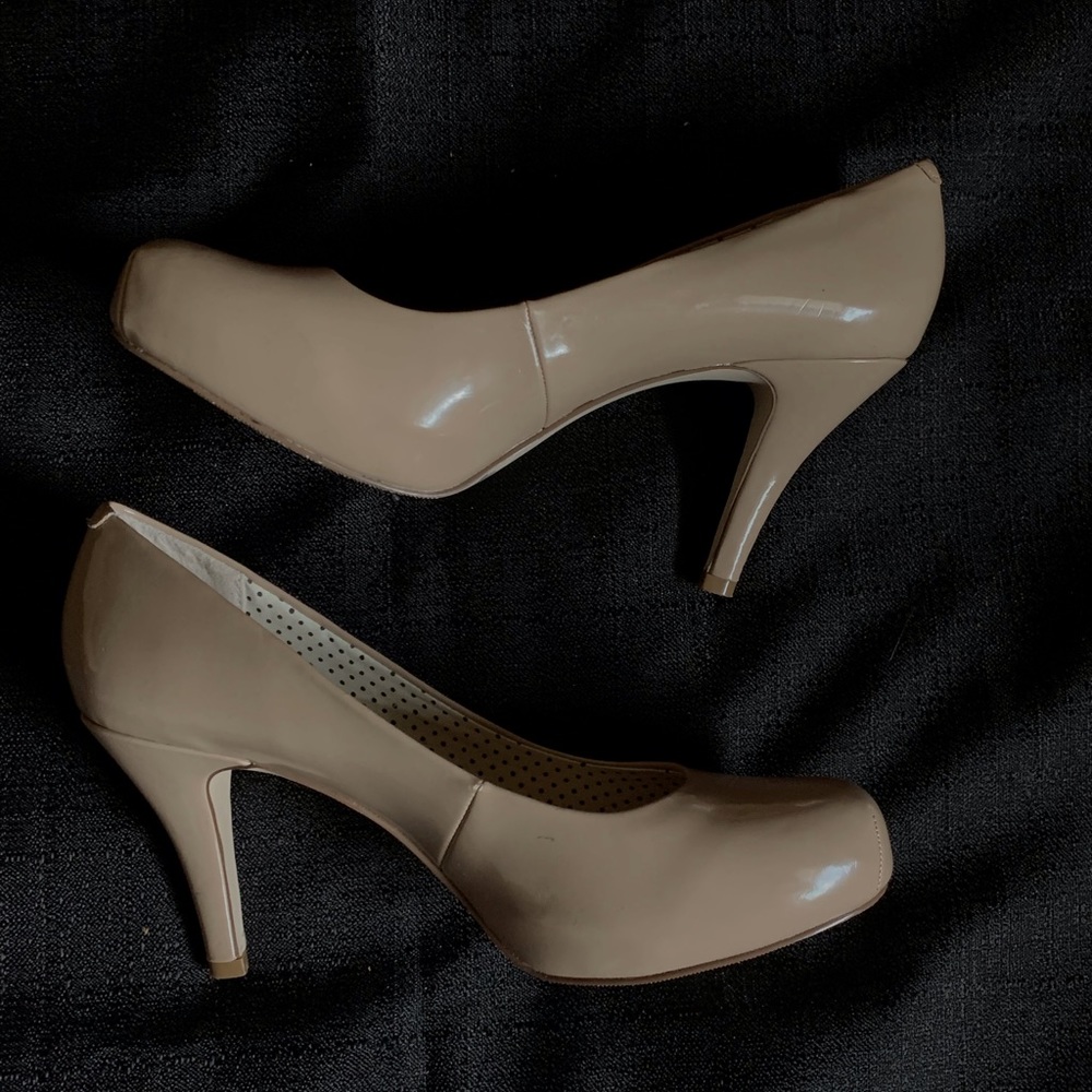 High Heels - Picture 2 of 2